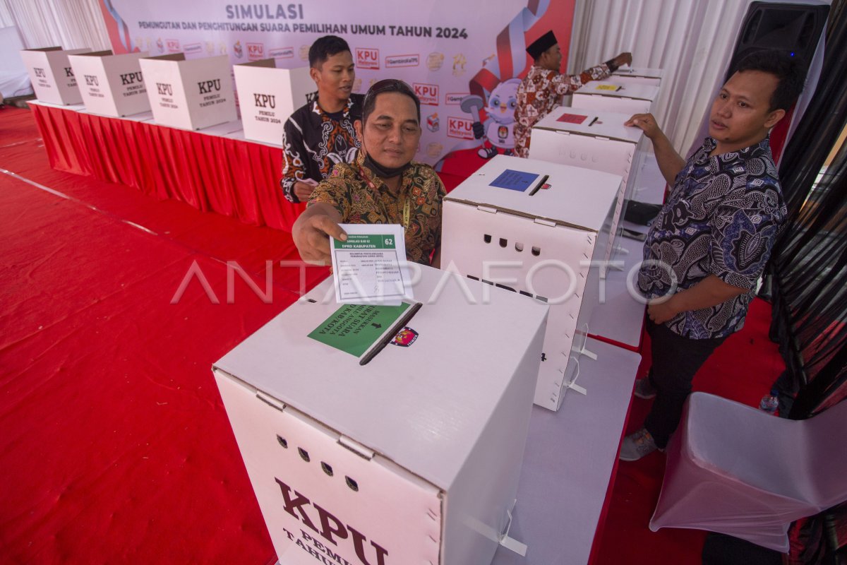 Simulasi Pemungutan Suara Di Indramayu ANTARA Foto