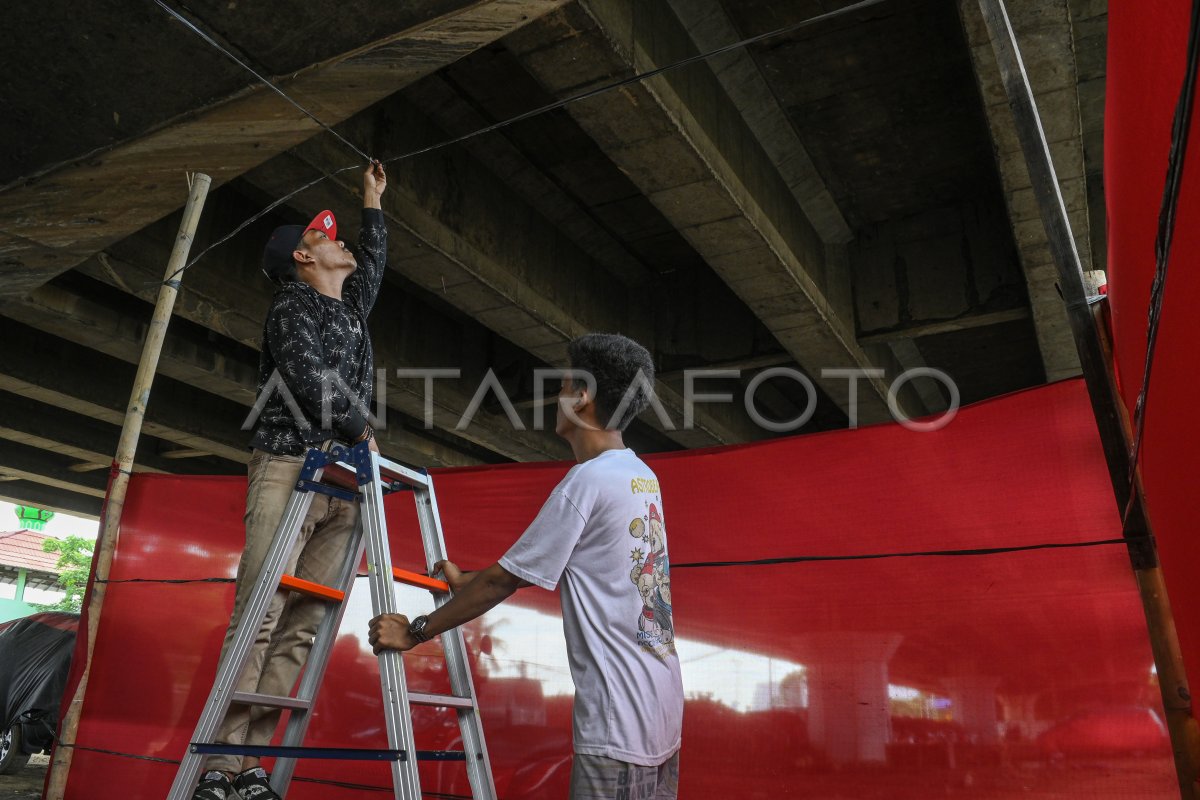 Persiapan TPS Di Kolong Tol Jakarta ANTARA Foto