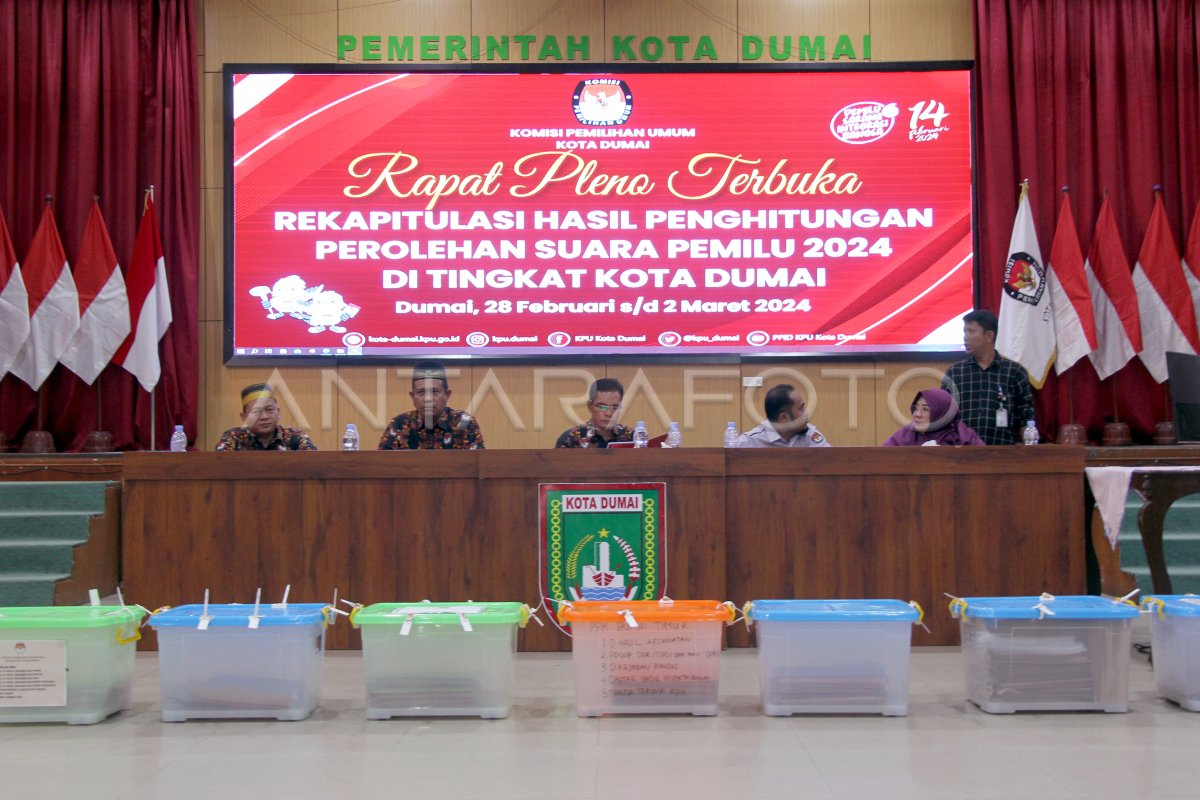 Rapat Rekapitulasi Suara Pemilu 2024 Kota Dumai ANTARA Foto