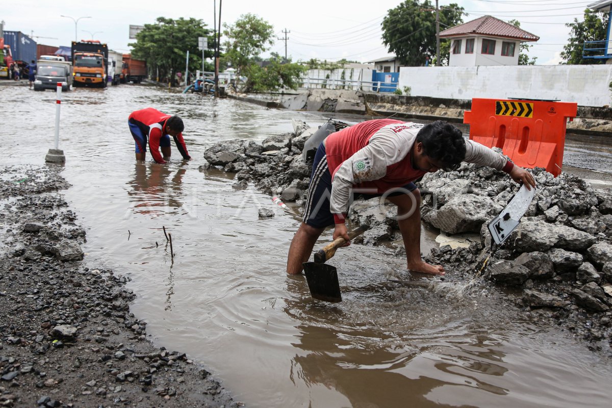 Penanganan Banjir Di Jalur Pantura Semarang Antara Foto