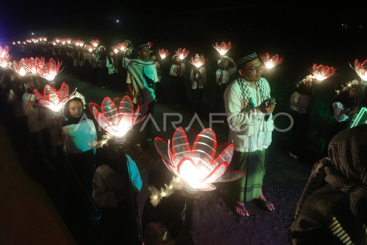 Lomba Takbir Keliling Kreasi Sambut Idul Fitri ANTARA Foto