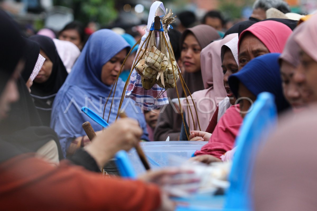 Lebaran Ketupat Di Surabaya ANTARA Foto