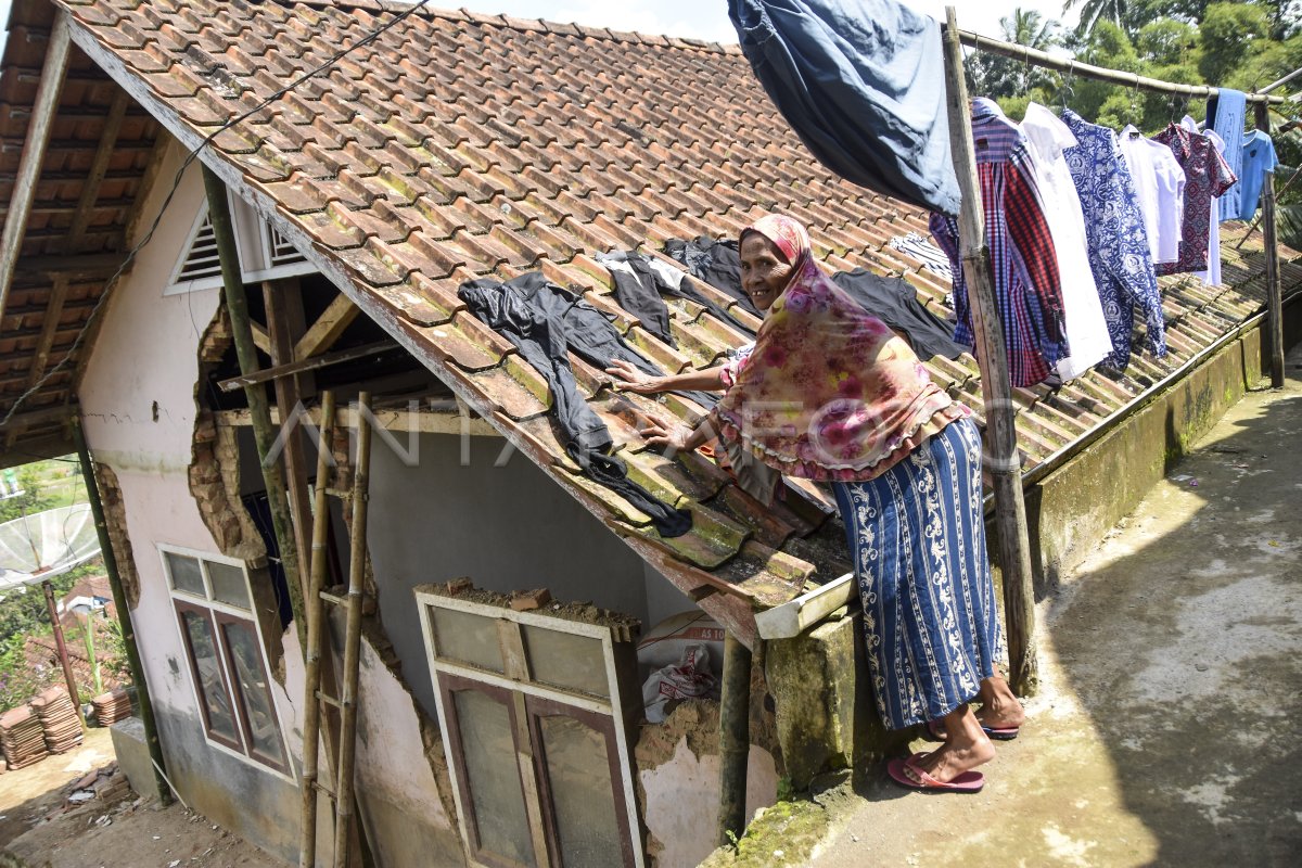 Kerusakan Dampak Gempa Bumi Garut Antara Foto