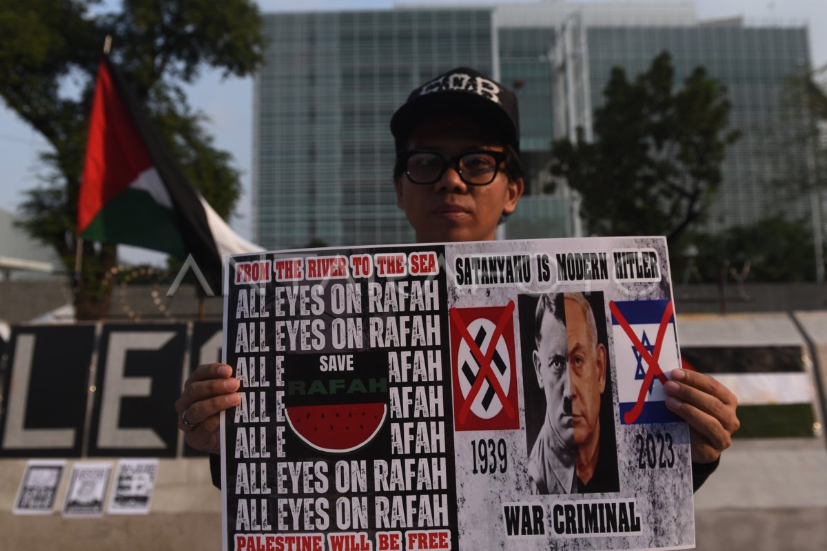 Aksi Solidaritas Untuk Palestina Di Depan Kedubes AS ANTARA Foto