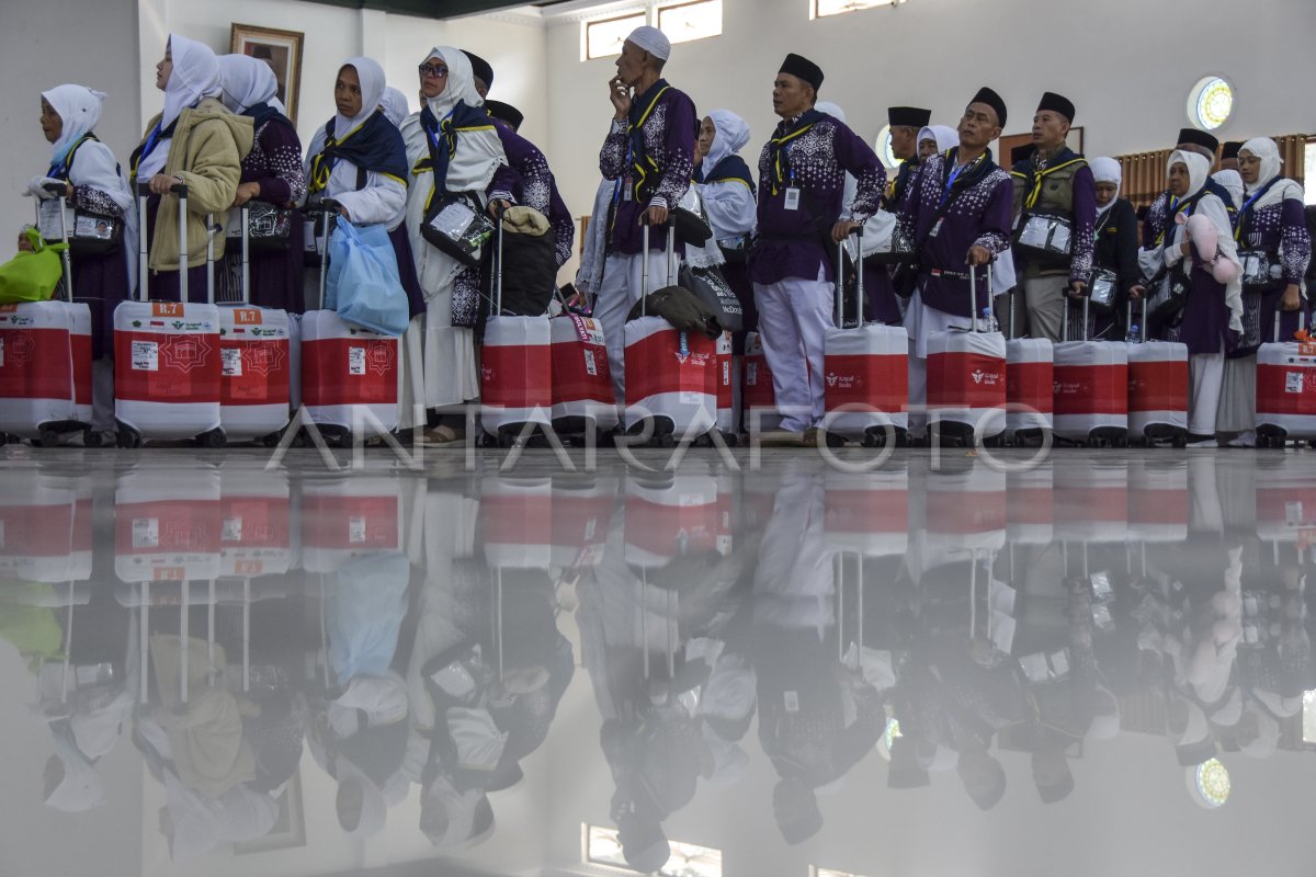 Pelepasan Jamaah Calon Haji Di Ciamis ANTARA Foto