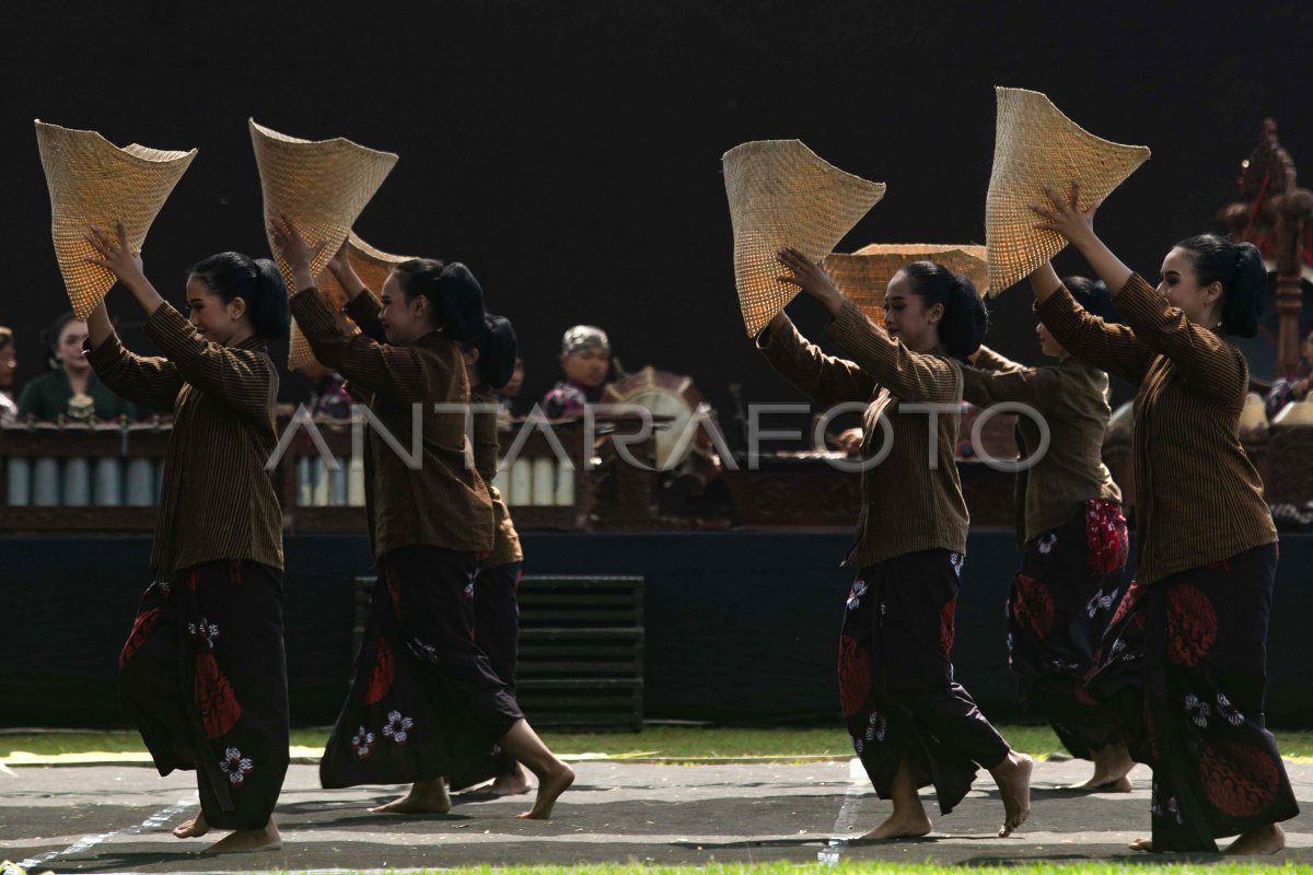 Festival Upacara Adat Dan Tradisi Budaya Sleman ANTARA Foto