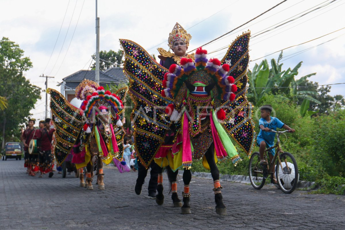 Tradisi Arak Arakan Menyambut Khitanan ANTARA Foto