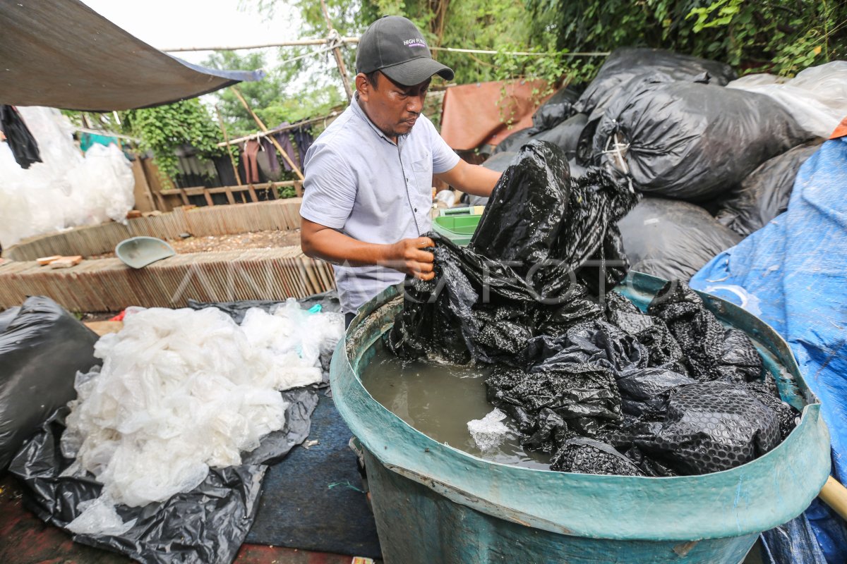 Pemilahan Sampah Plastik Untuk Daur Ulang Antara Foto