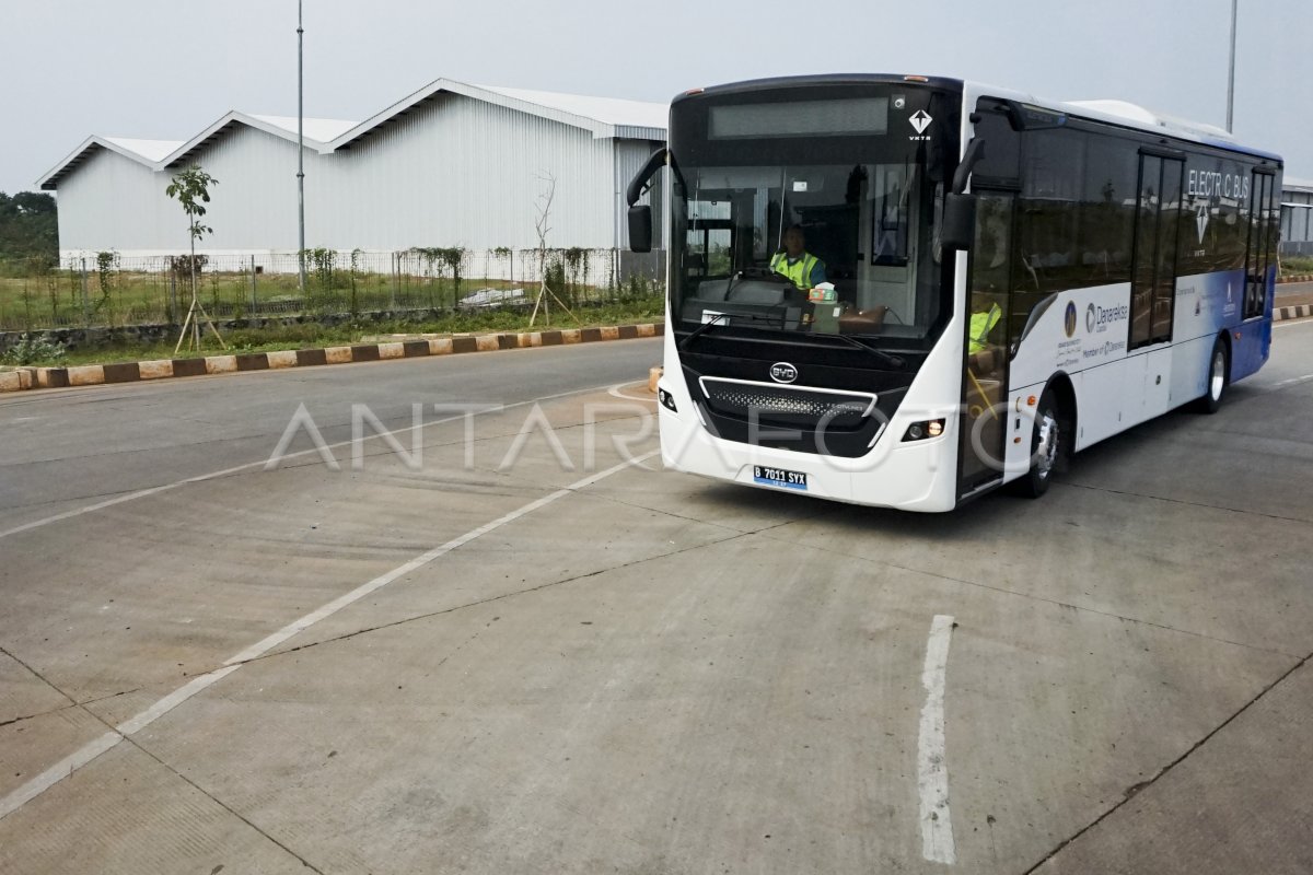 Bus Listrik Operasional Pekerja Kitb Antara Foto