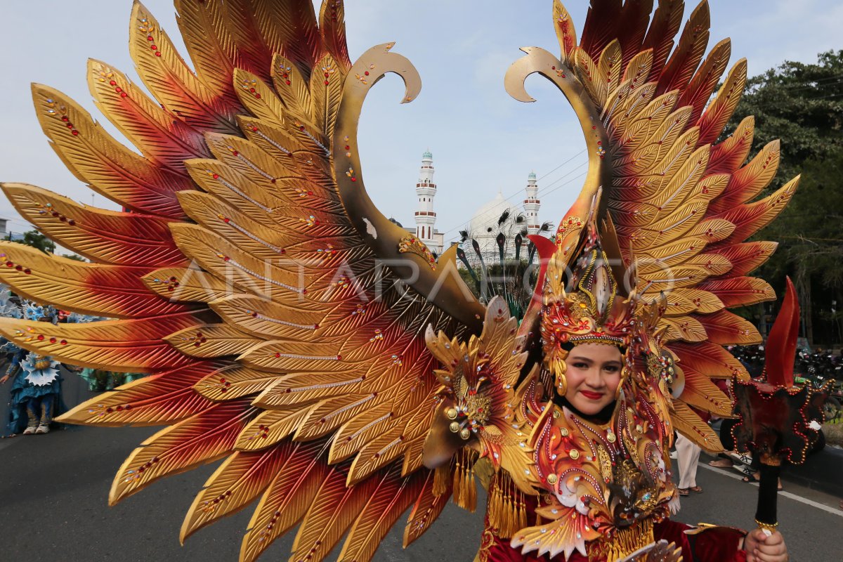 Pelajar Gelar Pawai Budaya Hut Ri ANTARA Foto