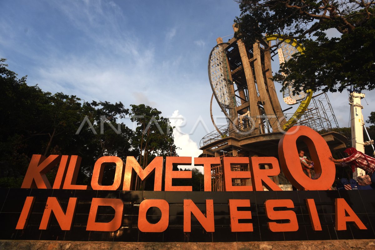 TUGU 0 KM INDONESIA ANTARA Foto