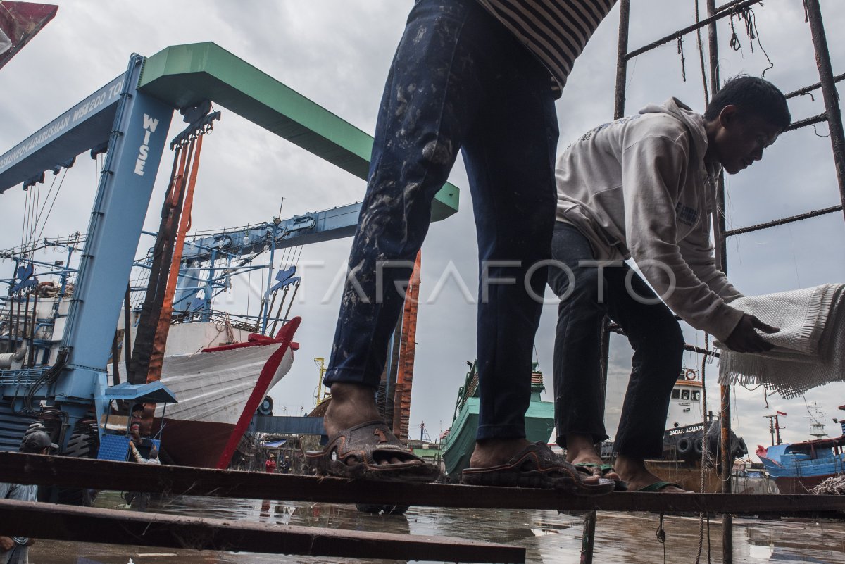 Bantuan Kapal Untuk Nelayan Antara Foto