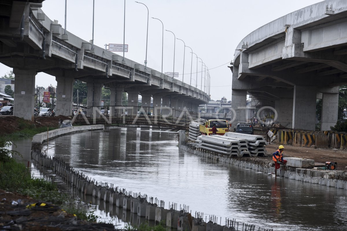 Target Pengoperasian Tol Becakayu Antara Foto