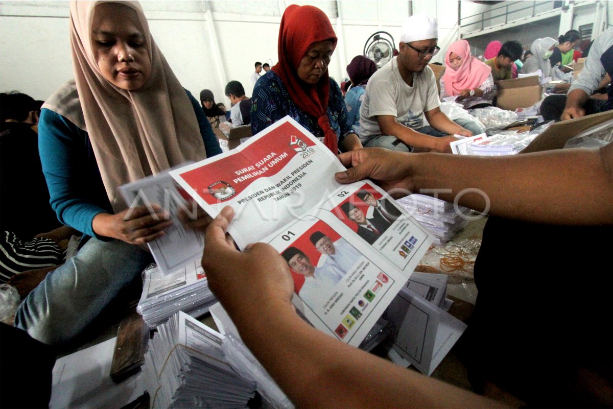 PELIPATAN KERTAS SUARA PILPRES ANTARA Foto