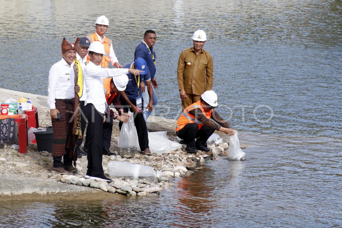 PRESIDEN JOKOWI RESMIKAN BENDUNGAN ROTIKLOT ANTARA Foto