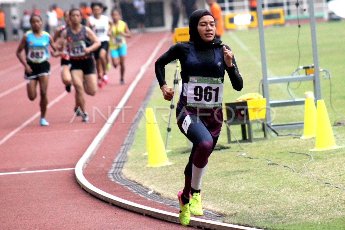 FINAL NOMOR LARI 800 METER SENIOR PUTRI ANTARA Foto