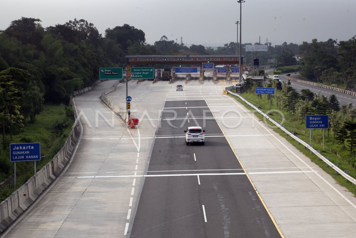 Volume Kendaraan Tol Jagorawi Turun Antara Foto