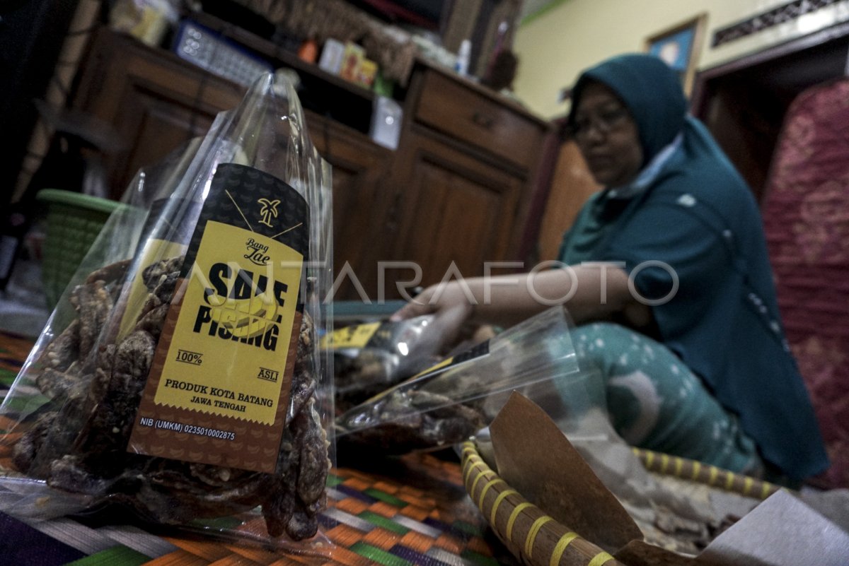 PROSES PRODUKSI SALE PISANG ANTARA Foto