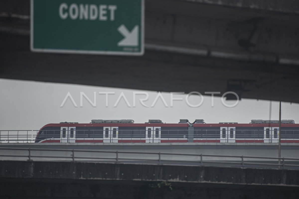 TARGET PENUMPANG LRT JABODEBEK ANTARA Foto