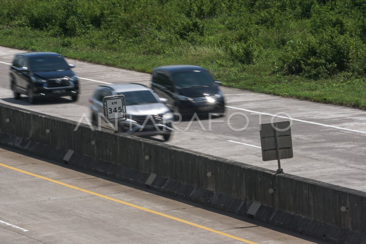 Arus Mudik Di Jalan Tol Batang Mulai Landai Antara Foto