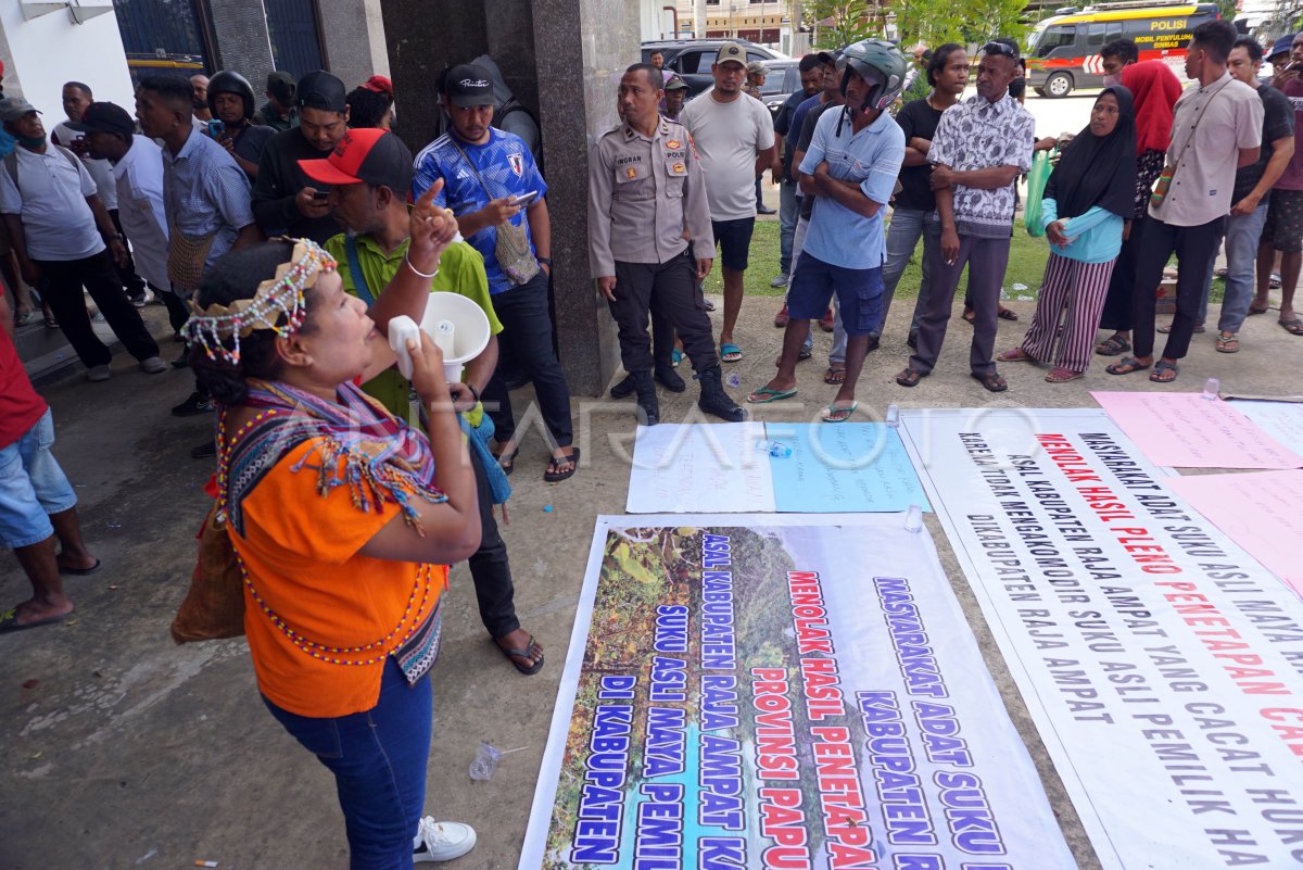 Unjuk Rasa Masyarakat Adat Di Sorong ANTARA Foto