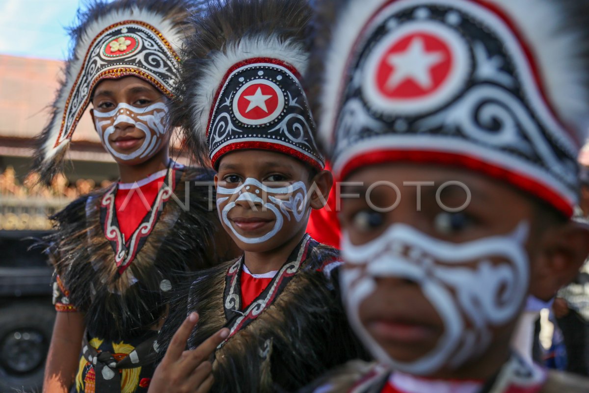 Pawai Budaya Pekabaran Injil Di Papua Barat ANTARA Foto