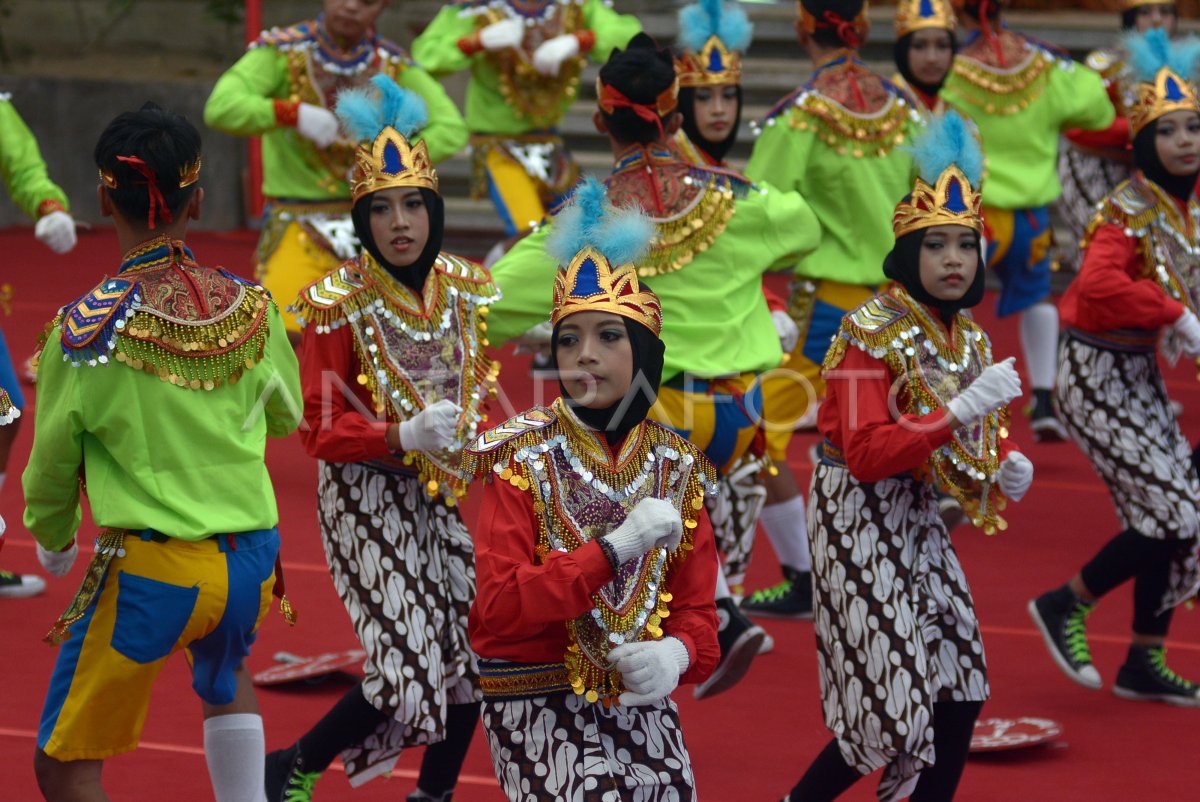 Partisipan Pesta Kesenian Bali Antara Foto