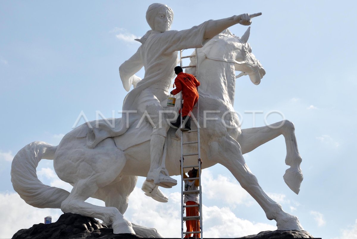 PERAWATAN PATUNG DIPONEGORO ANTARA Foto