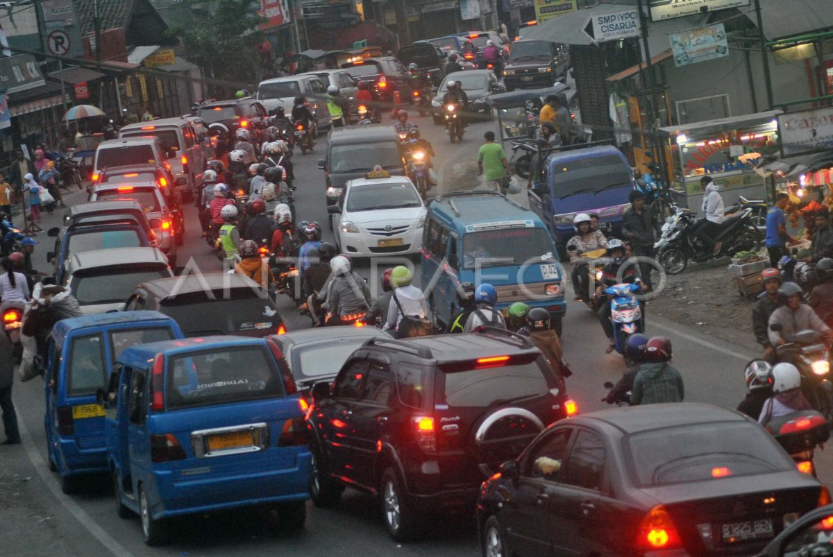 Puncak Macet Antara Foto