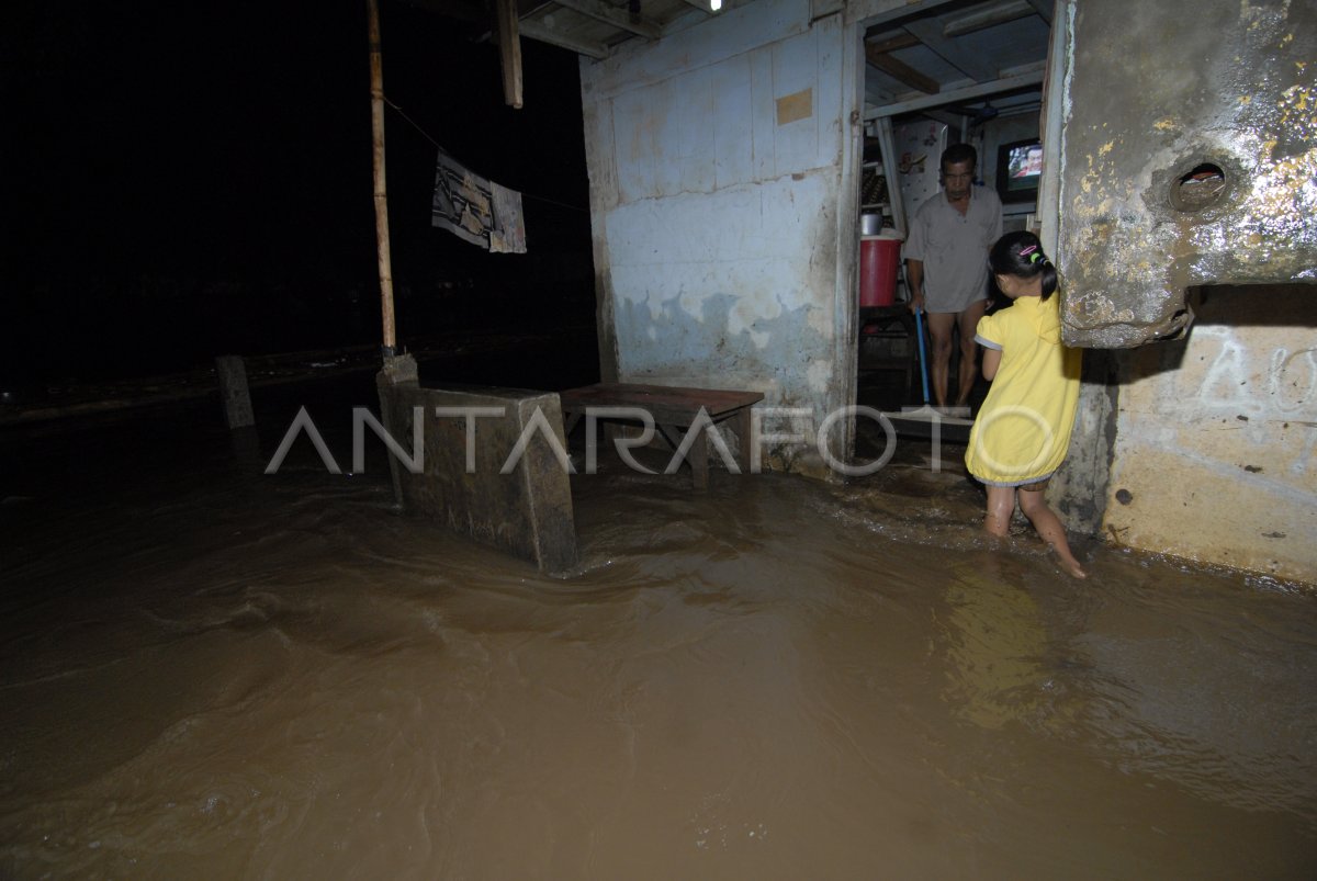 CILIWUNG MELUAP ANTARA Foto