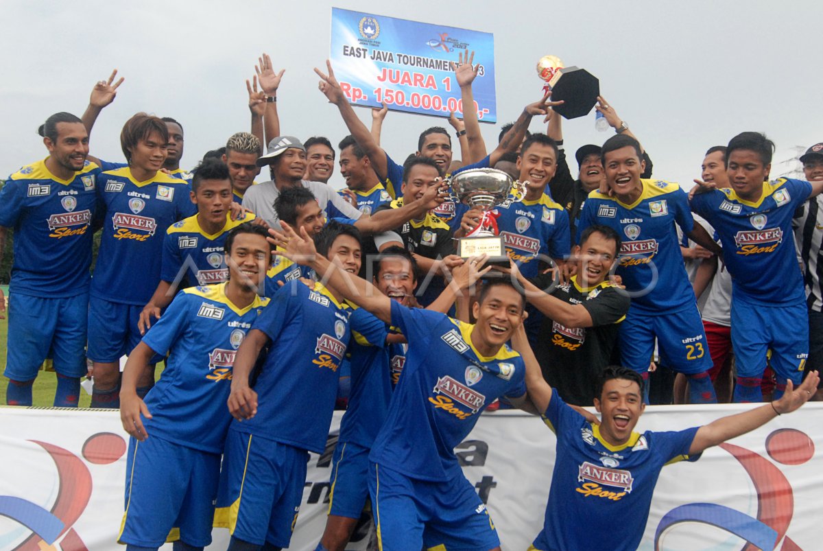 Arema Juara Piala Gubernur Antara Foto