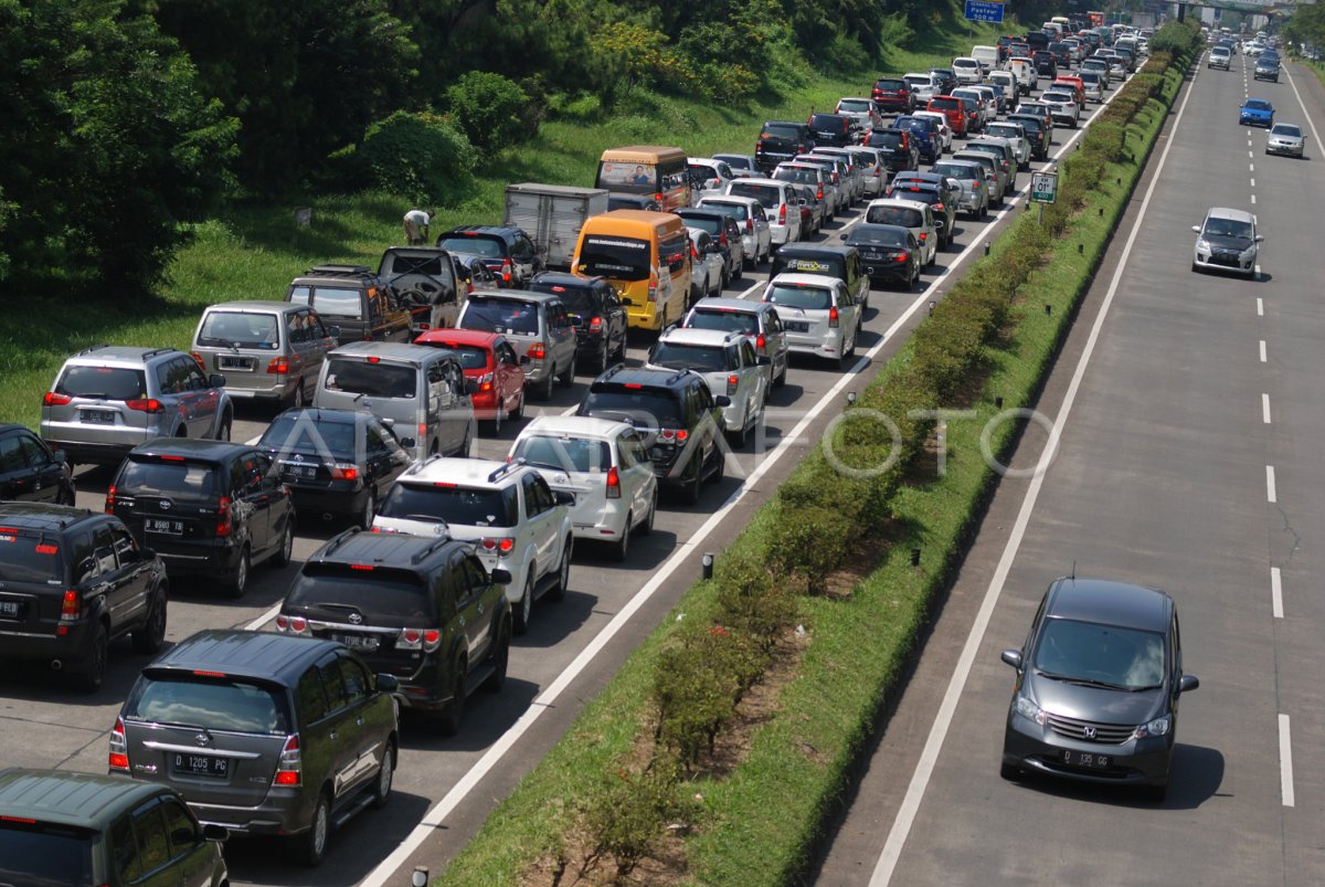 Kepadatan Tol Pasteur Antara Foto