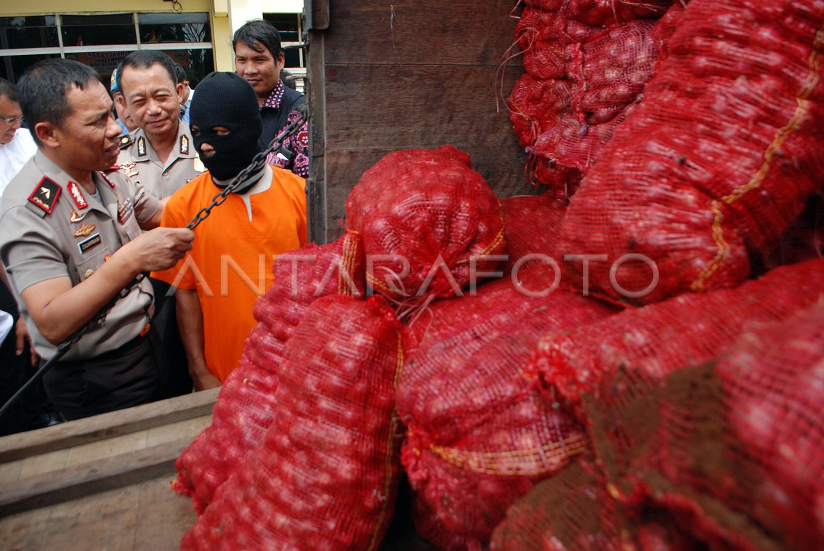 Penyelundupan Bawang Merah Antara Foto