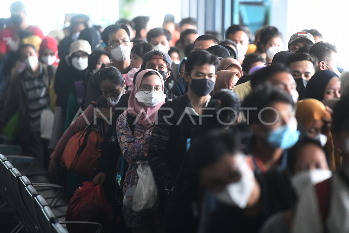 Puncak Arus Mudik Pelabuhan Merak Antara Foto