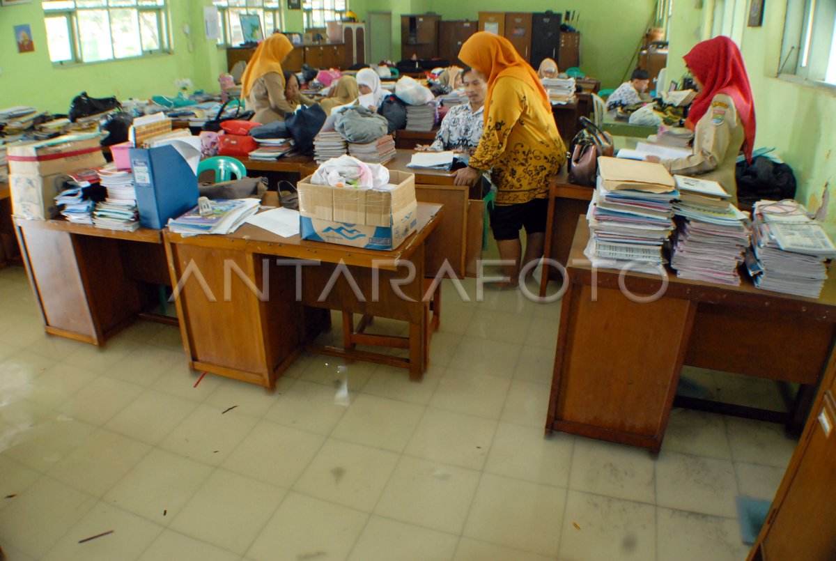 Sekolah Terendam Air Antara Foto