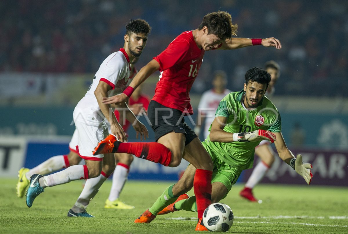 Sepak Bola Korea Vs Bahrain Antara Foto