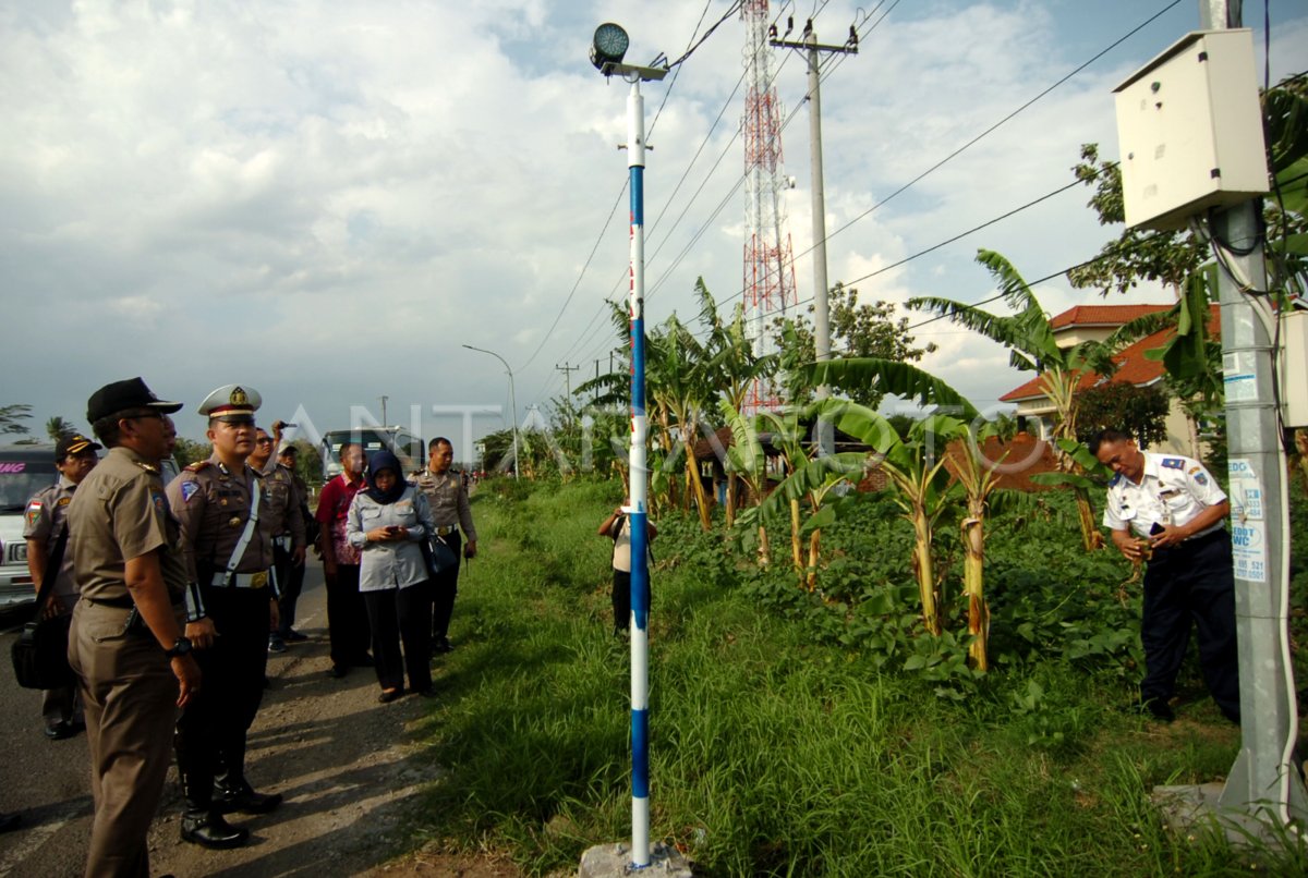 Lampu Kejut Di Titik Rawan Kecelakaan Antara Foto