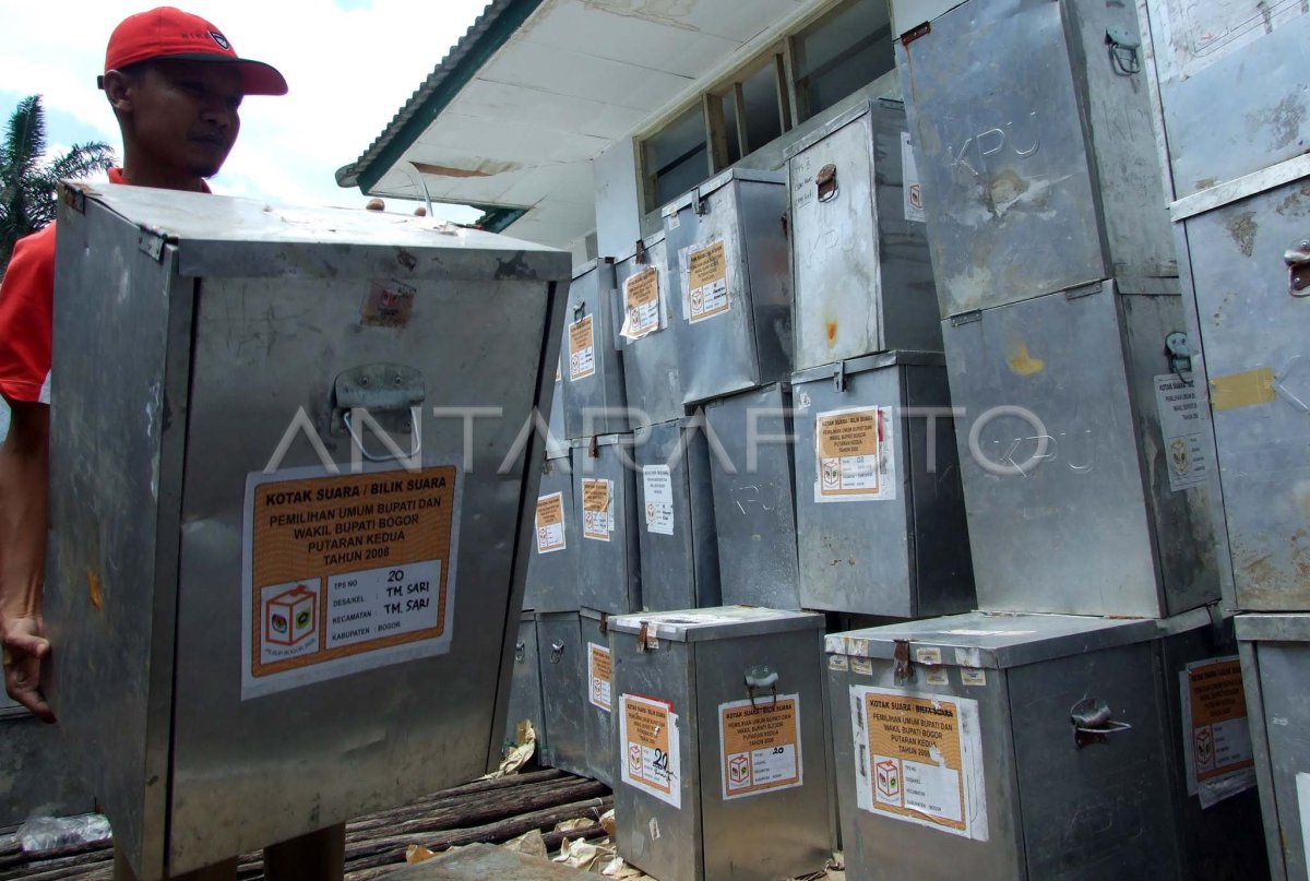 Distribusi Kotak Suara ANTARA Foto