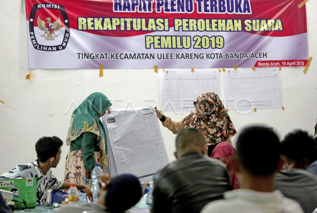 REKAPITULASI SUARA PEMILU PPK ANTARA Foto