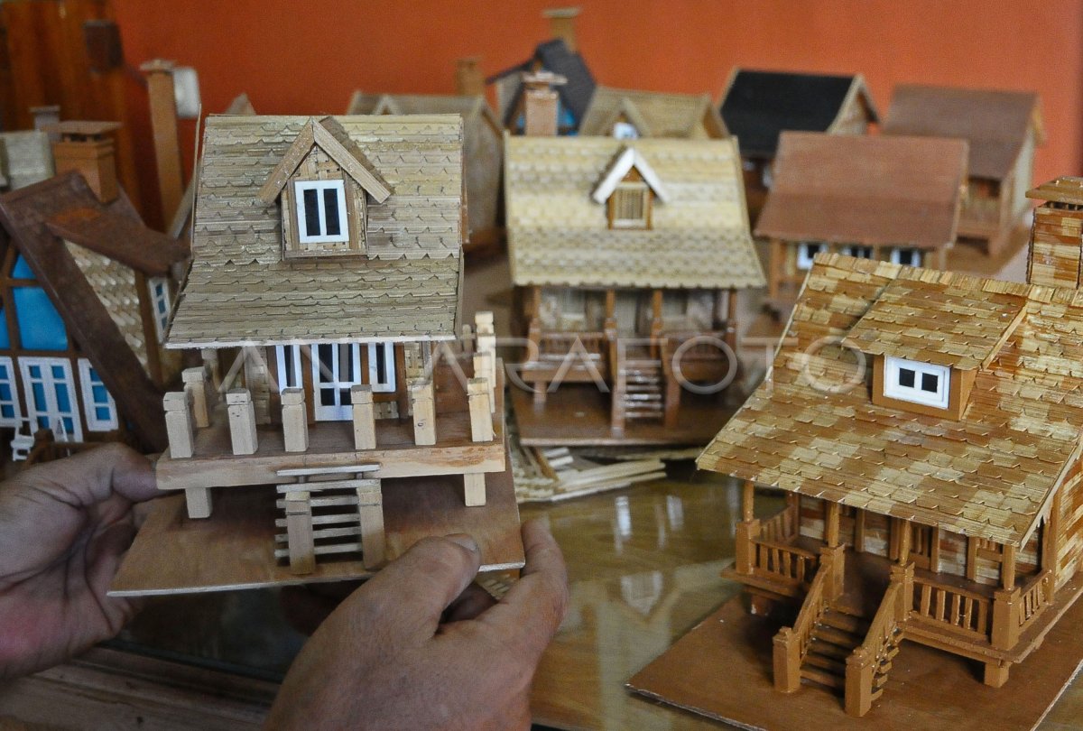 Kerajinan Miniatur Rumah Antara Foto