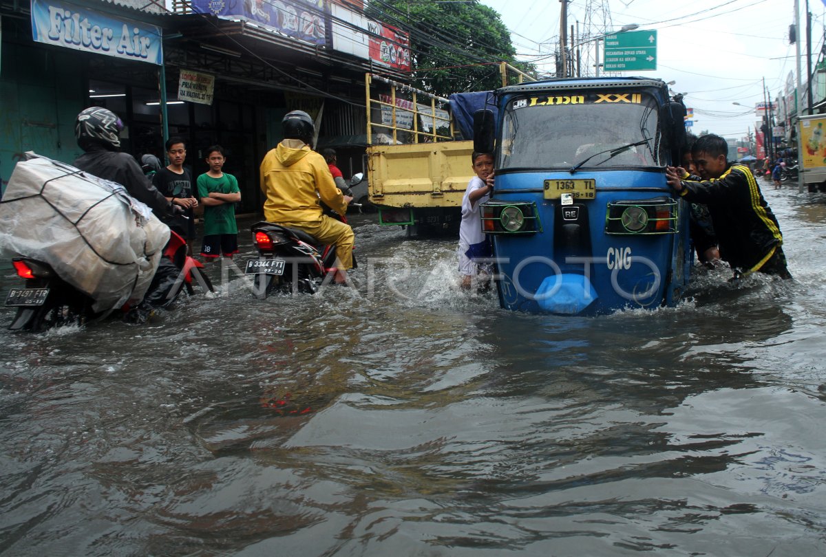 Banjir Akibat Drainase Buruk Antara Foto