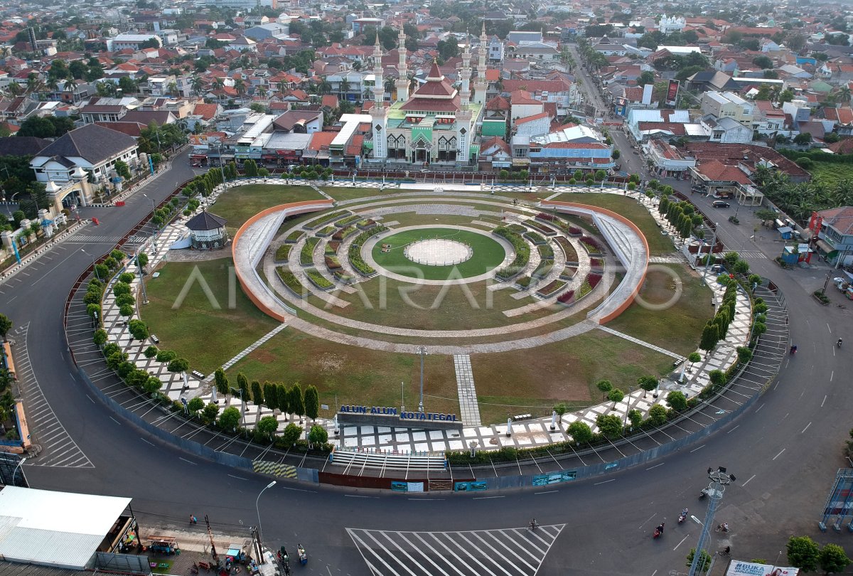 Lengangnya Alun Alun Dan Taman Pancasila Tegal Antara Foto