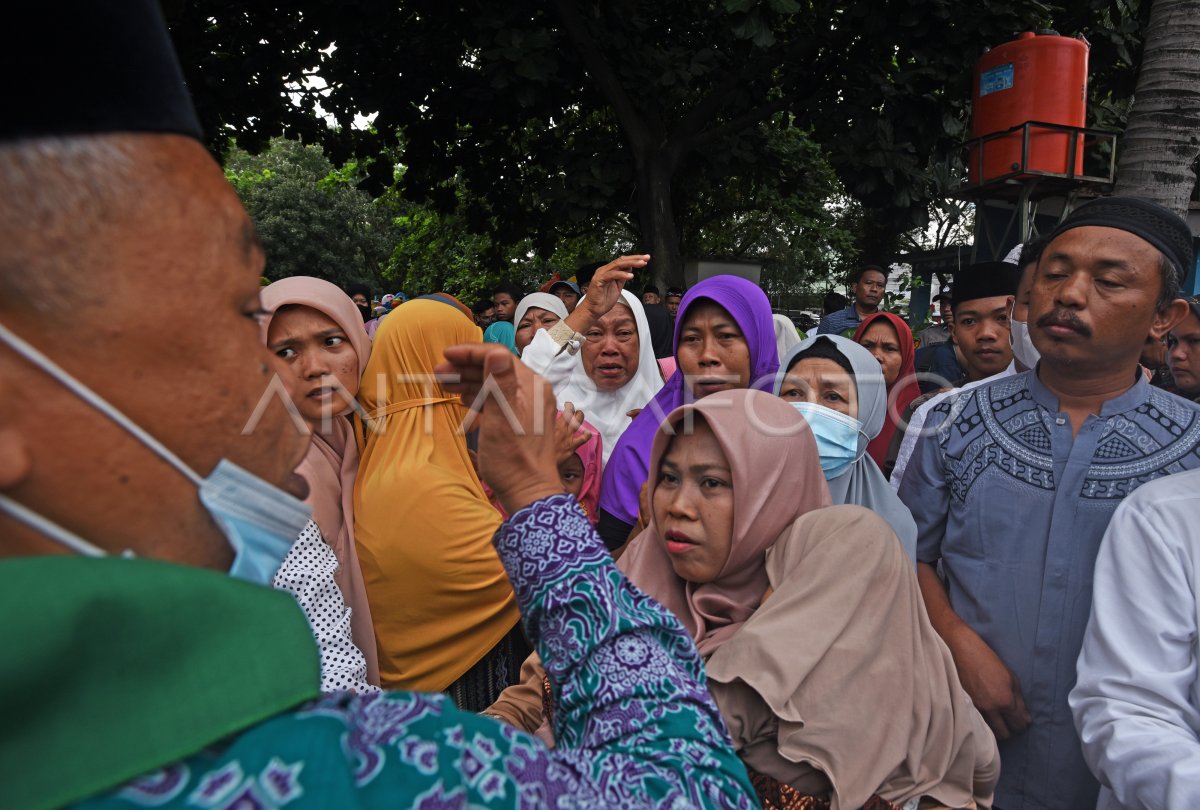 PELEPASAN JEMAAH CALON HAJI DI CILEGON ANTARA Foto