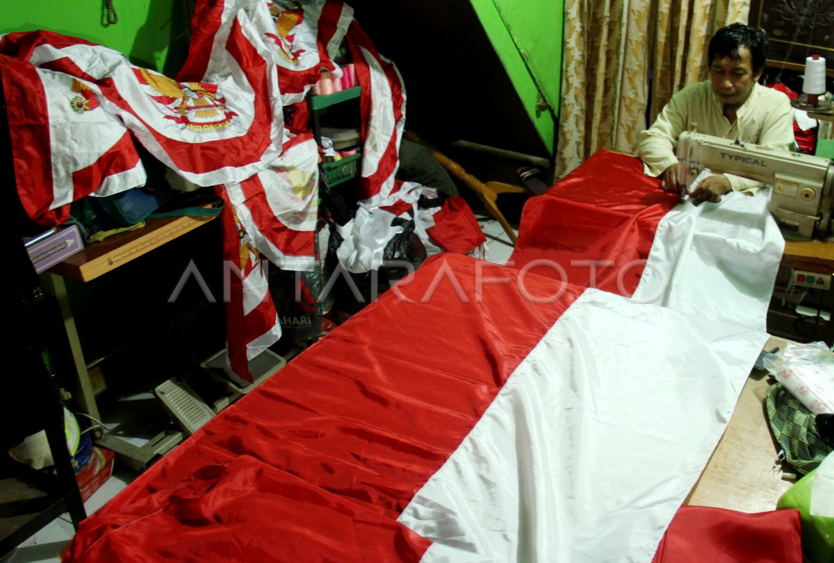 Penjahit Bendera Di Makassar Antara Foto