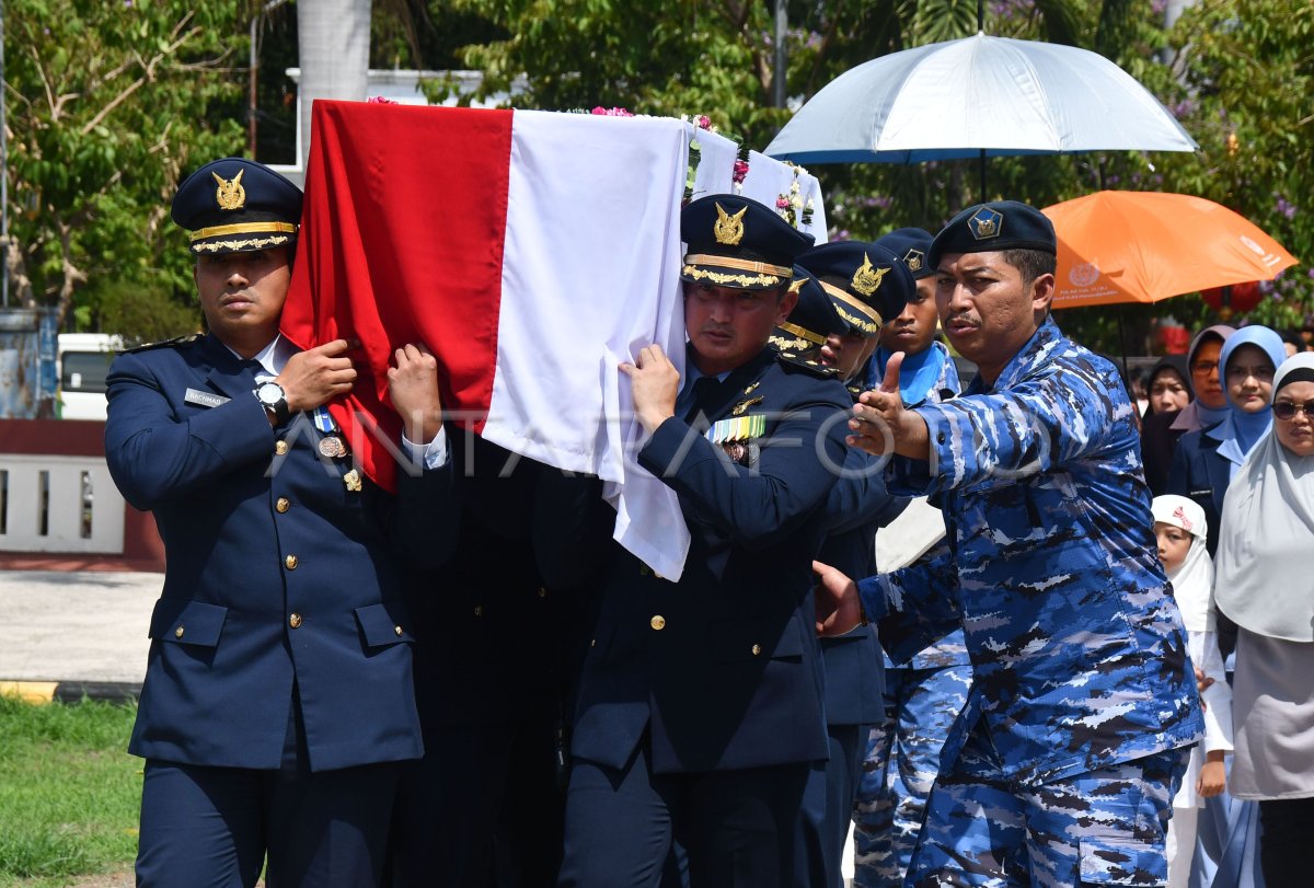 Pemakaman Penerbang Pesawat Super Tucano ANTARA Foto