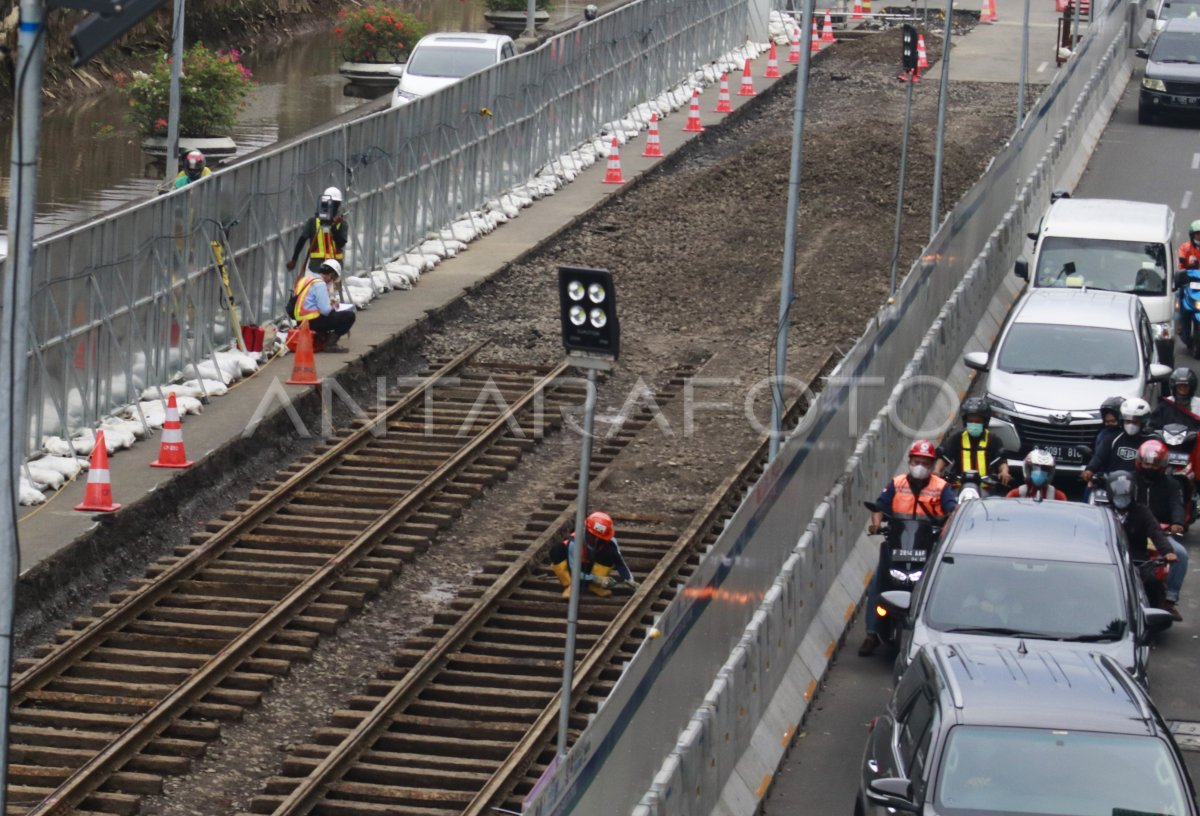 Jalur Trem Kembali Ditemukan Di Proyek Mrt Antara Foto