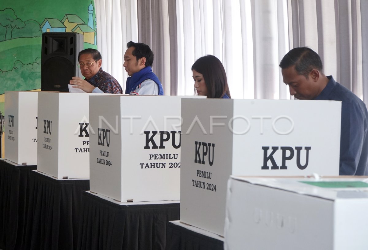 Sby Mencoblos Pemilu Di Pacitan Antara Foto