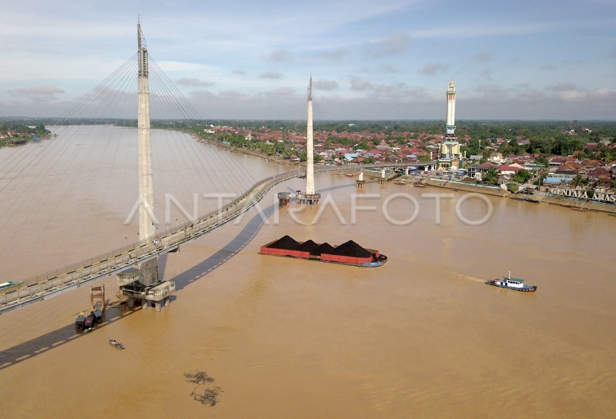 SUNGAI BATANGHARI UNTUK JALUR ANGKUTAN BATU BARA ANTARA Foto