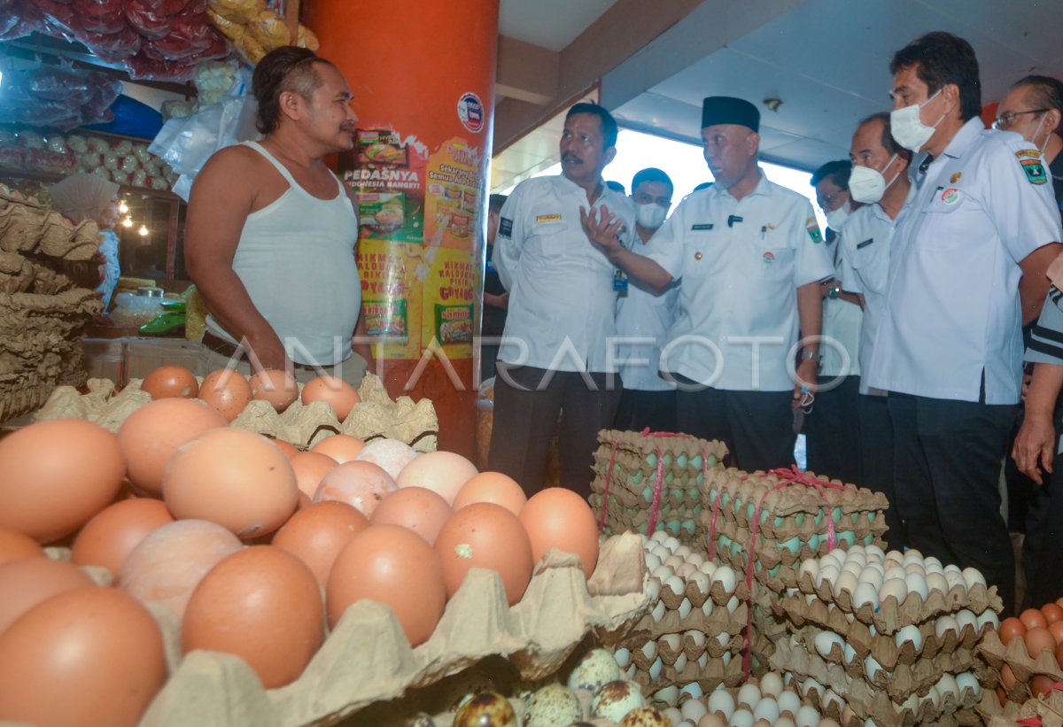 PENINJAUAN HARGA KEBUTUHAN POKOK JELANG IDUL ADHA ANTARA Foto