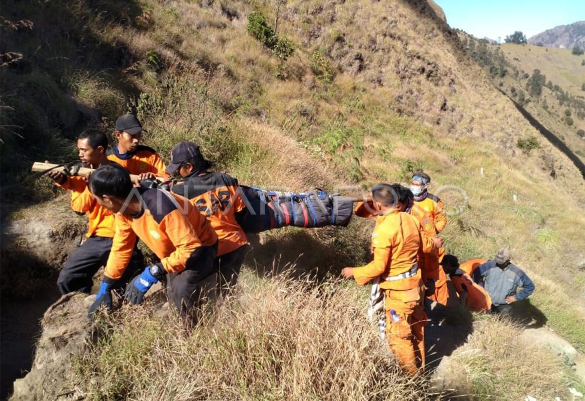 Evakuasi Jenazah Pendaki Gunung Rinjani Antara Foto